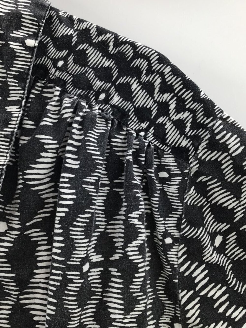 Women's 5X Batik Print Shirt Black White Cotton Blend Ethnic Afrocentric L/S - Picture 4 of 7